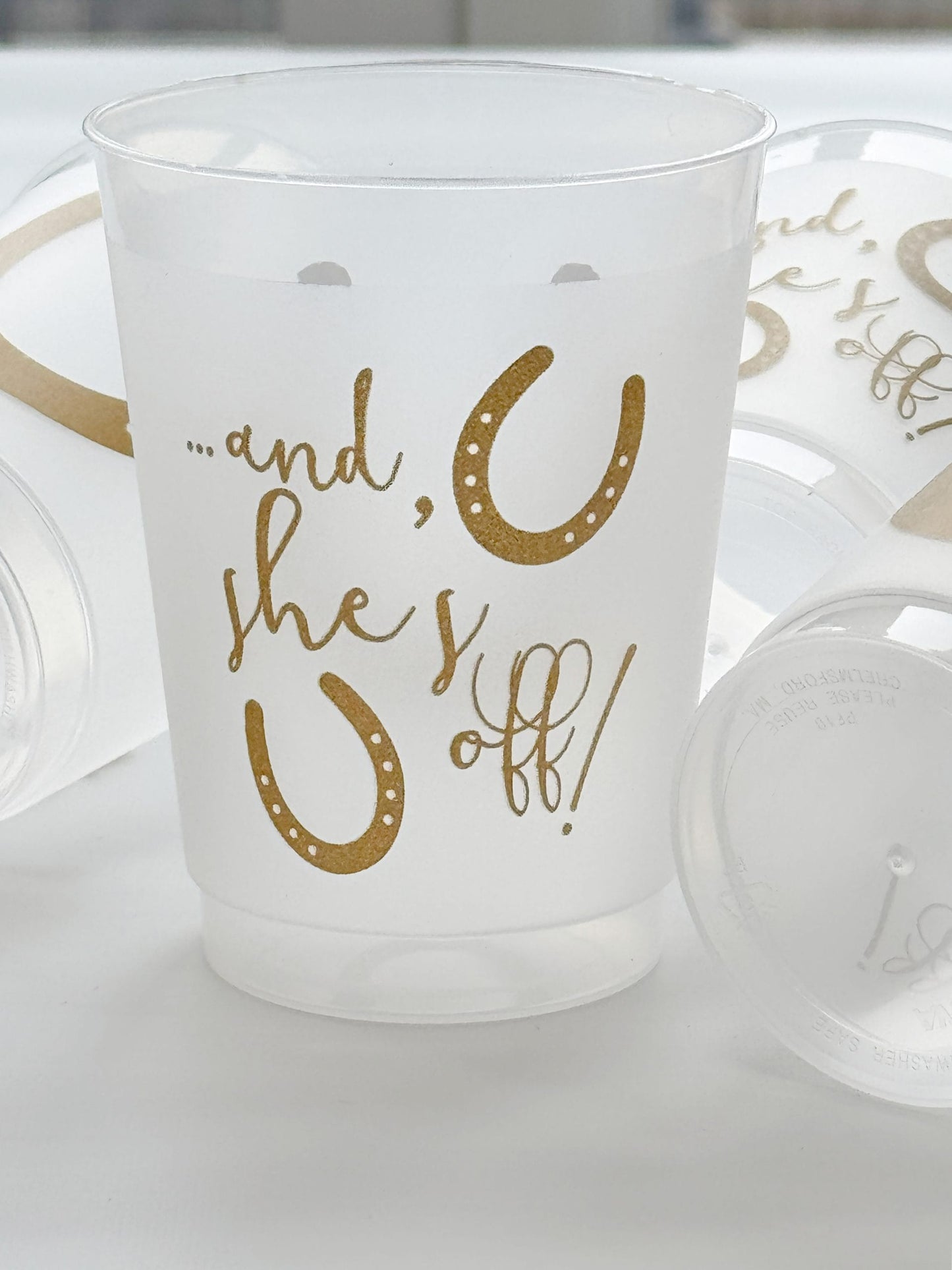 And She's Off -Kentucky Derby Frosted Party Cups - Gold - Horseshoe 10 ounce Cocktail Glasses | EnFete Party