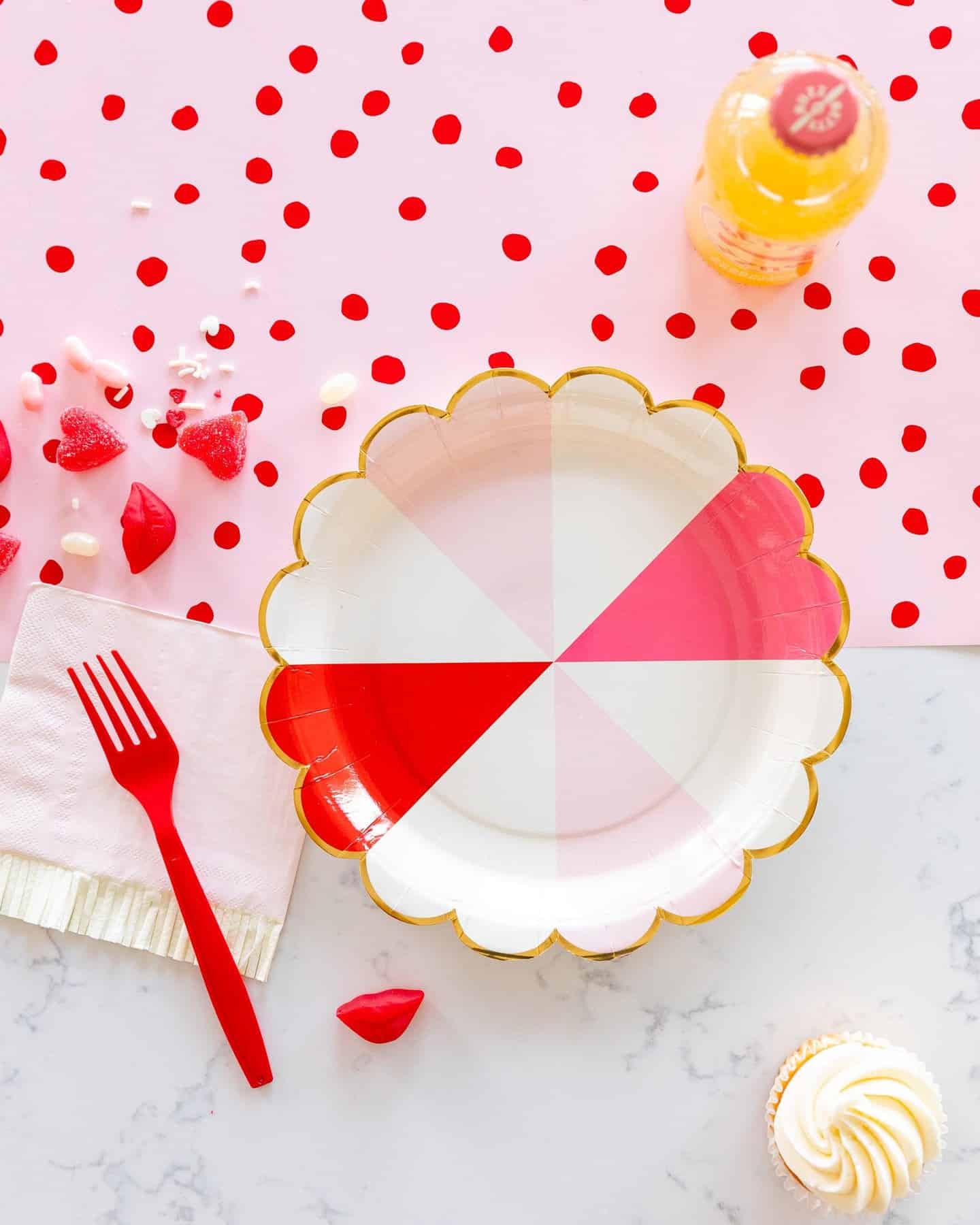 Valentine Plates - Scalloped