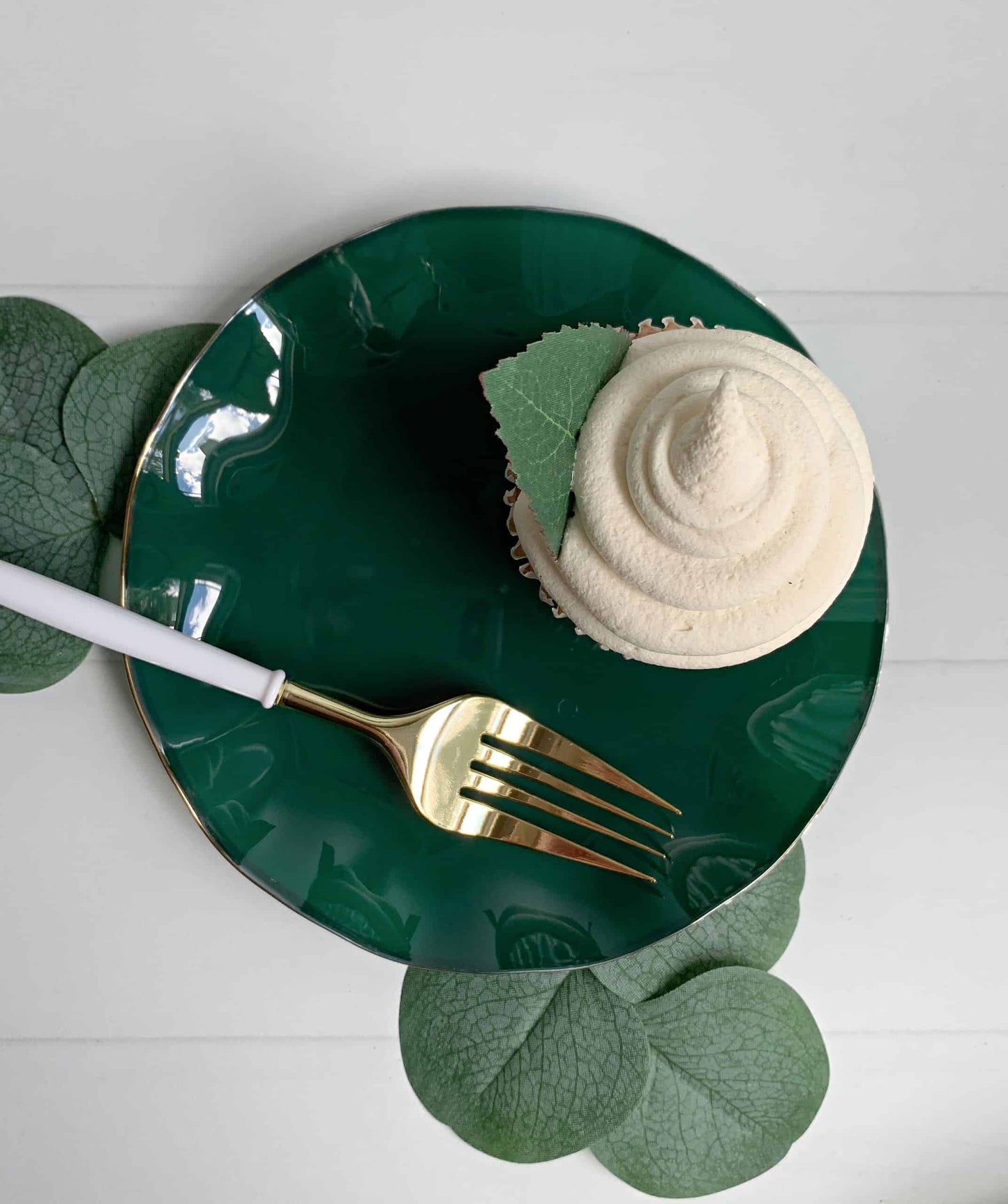 Emerald Green with Gold Dessert Plates - 6"