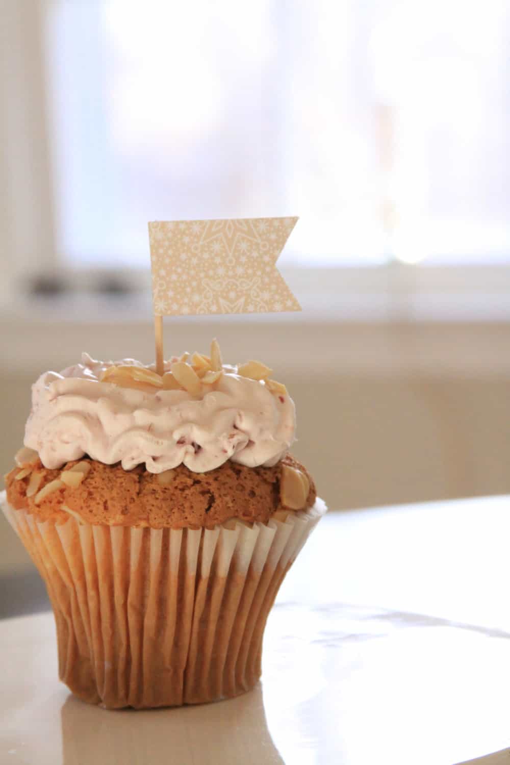 Cream Snowflake shower topper