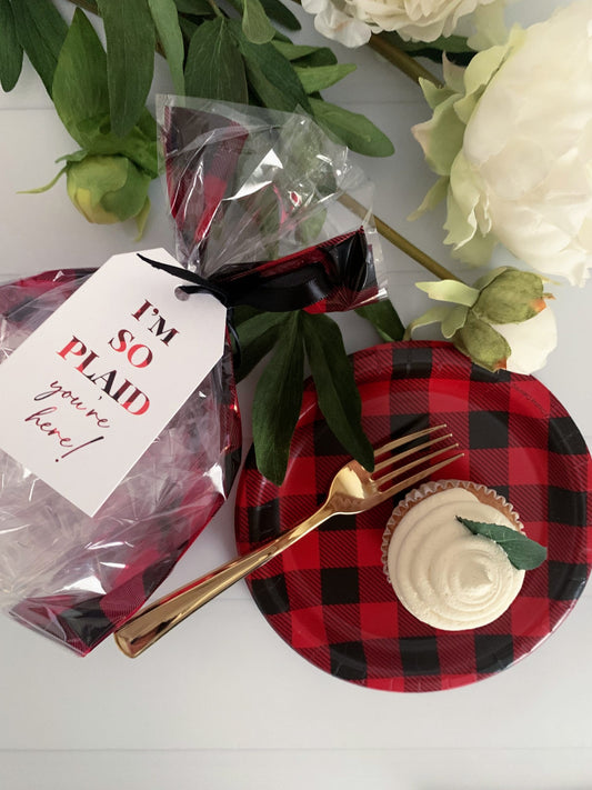 I'm So Plaid You're Here Favor Tags - Red Buffalo Plaid Christmas Party Decor (10 Pack) | EnFete Party