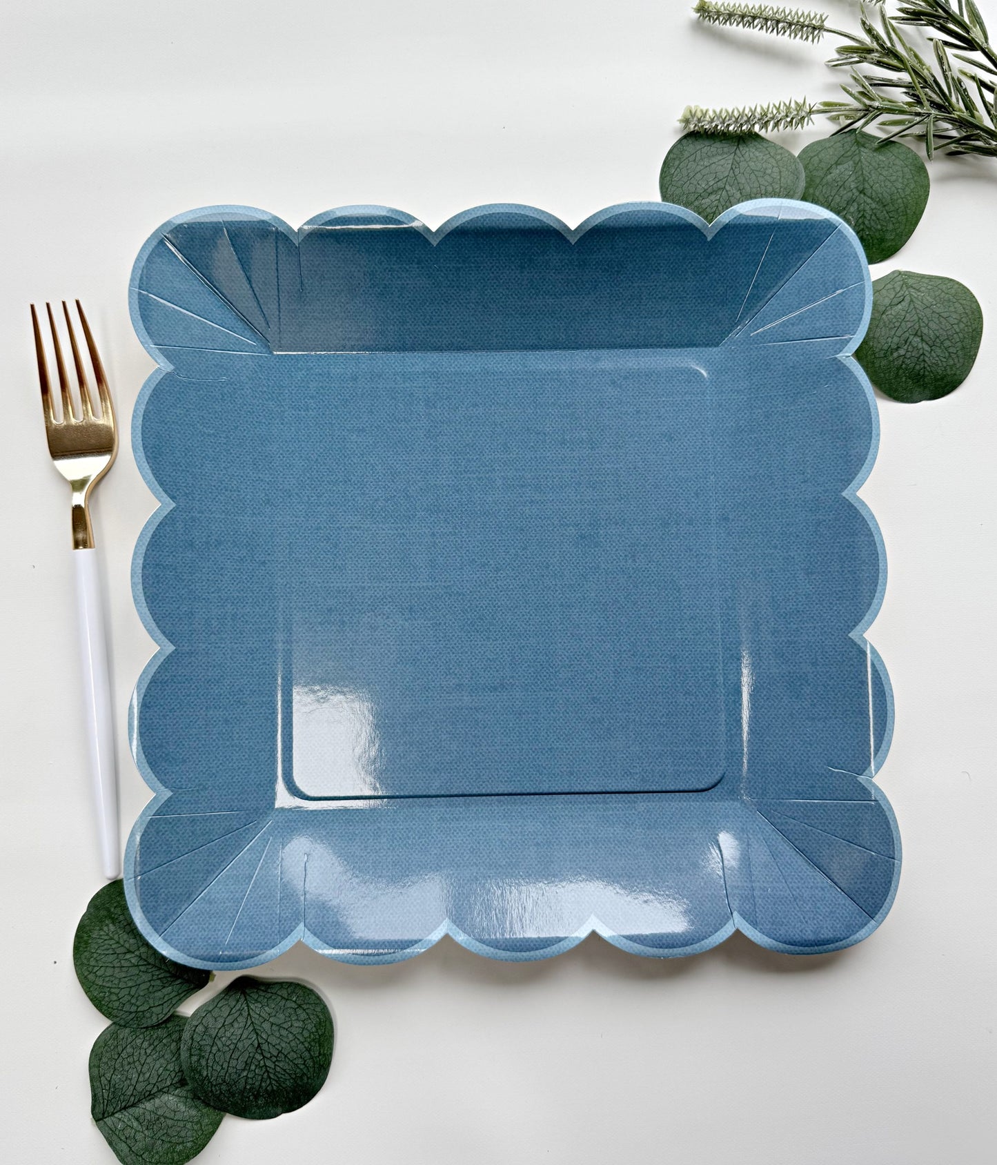 Elevate your entertaining dining experience with our Hamptons Blue Denim Scalloped Plate, a charming addition to any table setting. This large 11" plate is inspired by classic chambray fabric