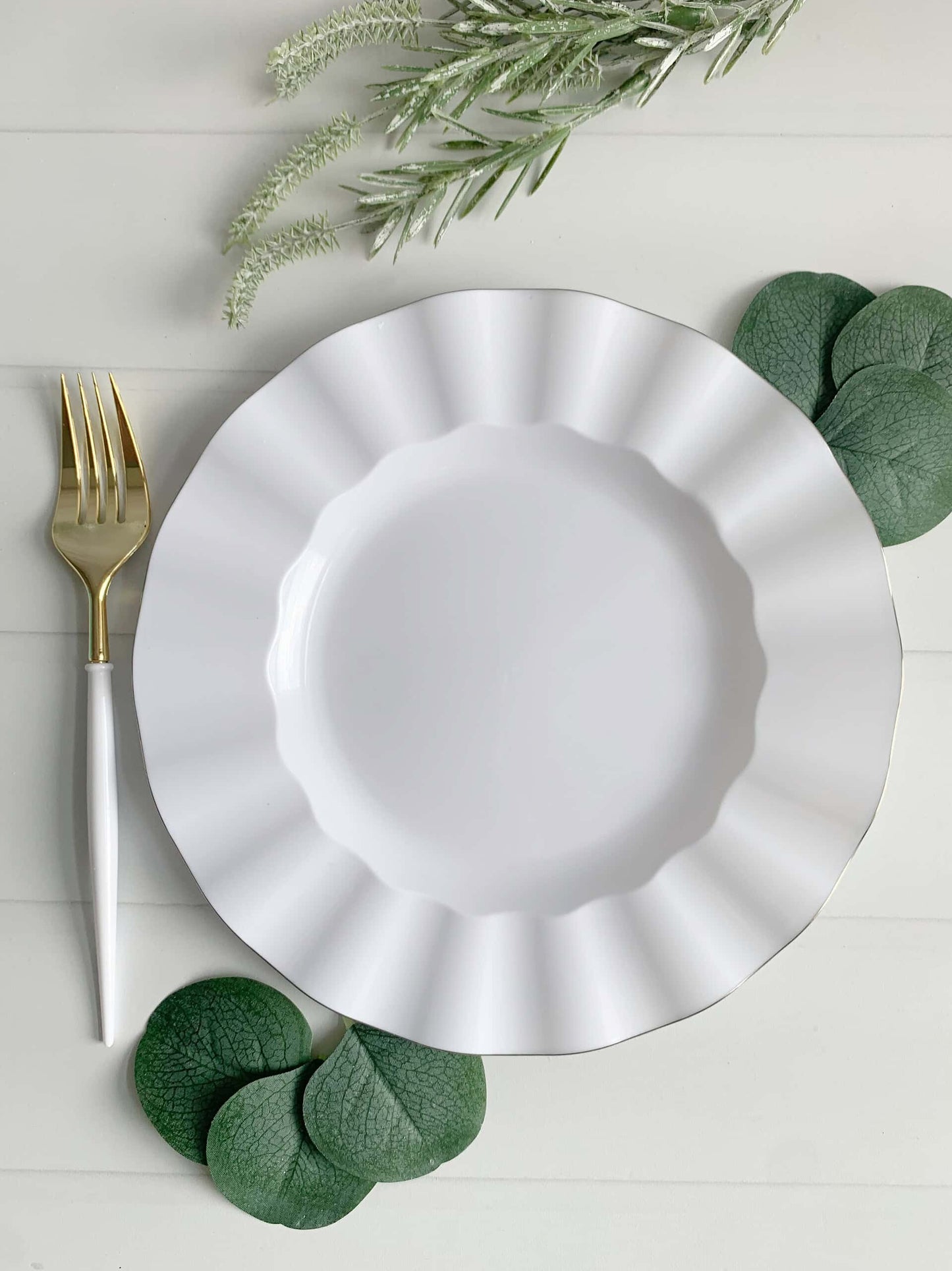 Elevate your special event with our stunning White Plastic Dinner Plates, perfect for bridal showers, Baby Showers and wedding receptions! These high-quality plates are crafted from durable plastic and foil, making them both sturdy and elegant. With a gorgeous bright white color and a wide ruffled rim adorned with gold edging,