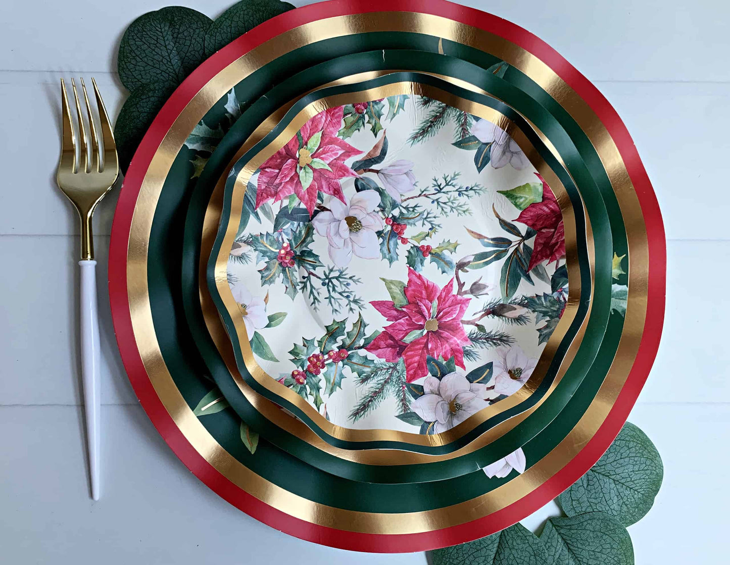 Emerald Green Wavy Dinner Plates with Poinsettia Floral - 8 Pack