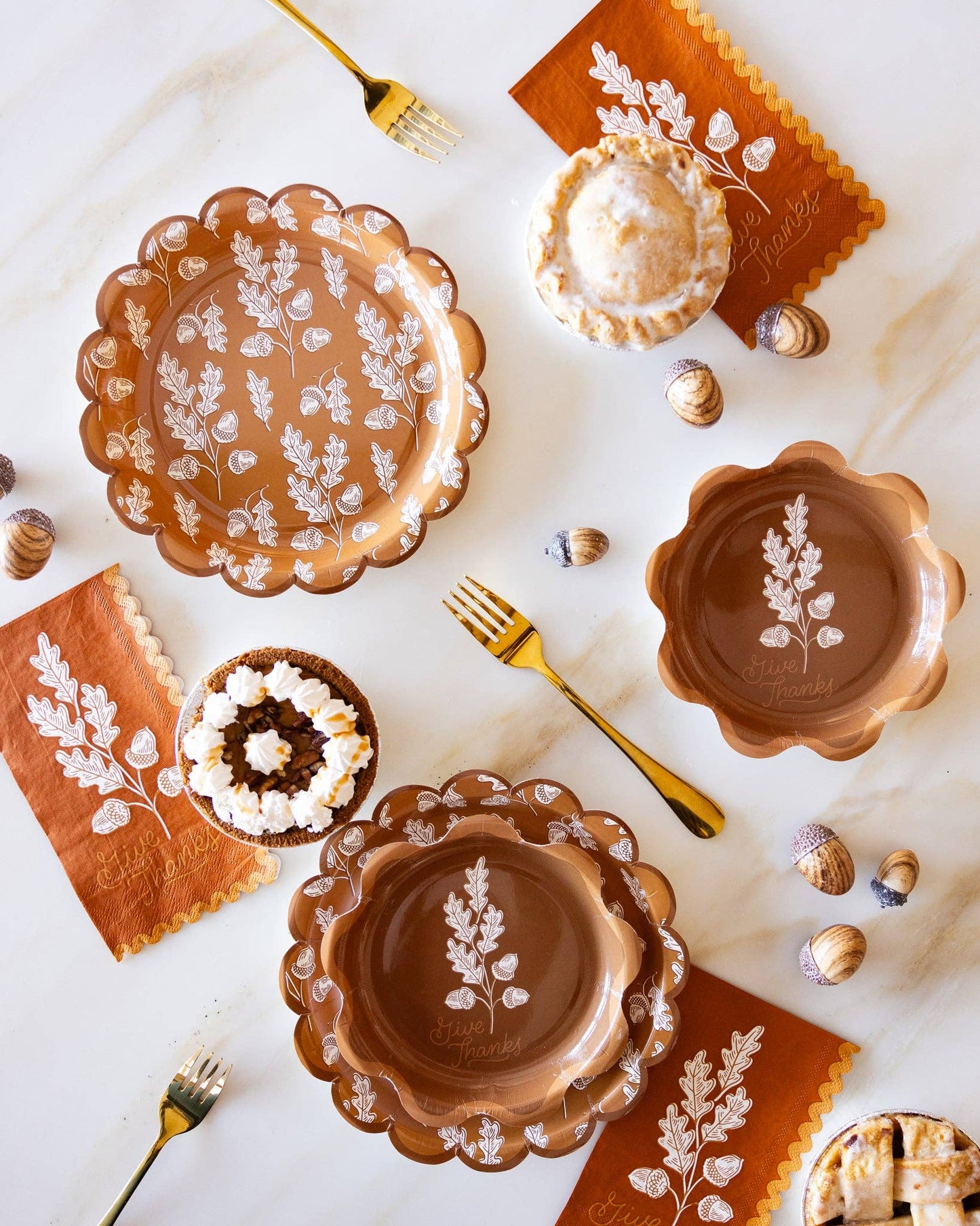 Give Thanks Acorns Orange Dinner Napkins - Scalloped Details