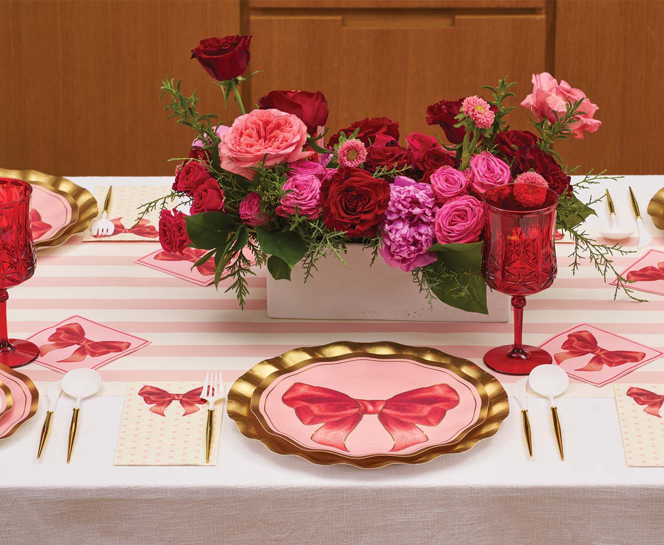 Pink Bow Wavy Dinner Plate with Gold Edge