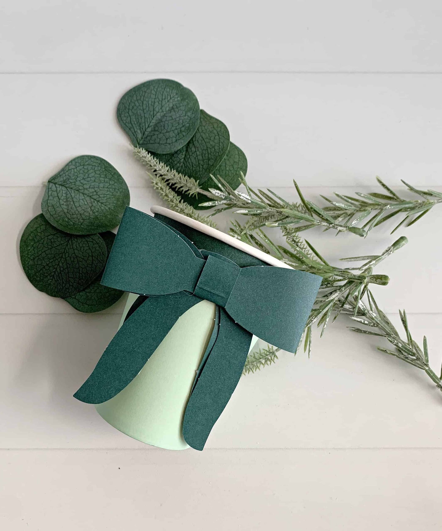 Emerald Green Bow on Mint Christmas Party Cups