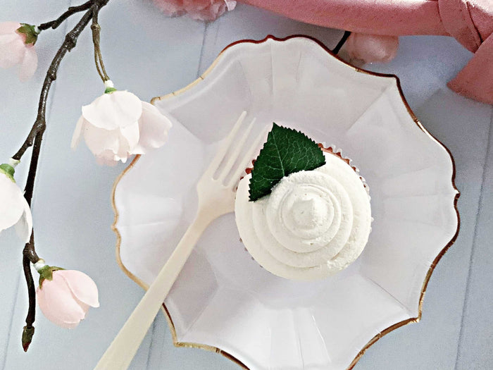 White Cake Plates with Gold Edge - Paper Party Supplies | EnFete Party