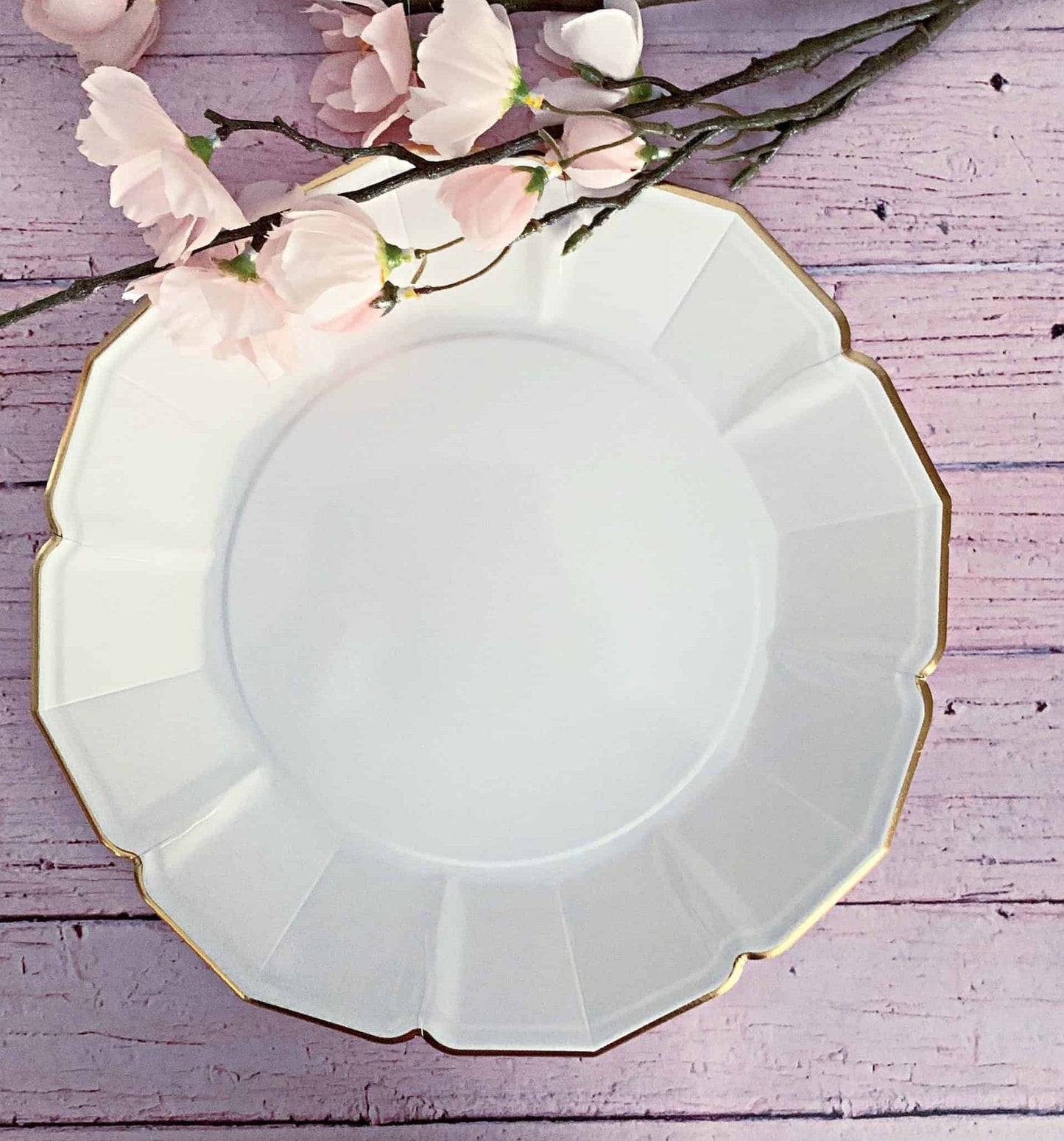 White Scalloped Paper Dinner Plates