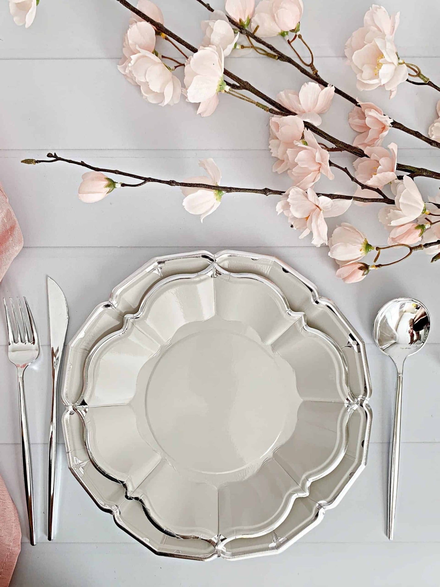 Add an elegant touch to your 25th anniversary or birthday celebration with our Grey Scalloped Dinner Plates with a Silver Foil Edge. These 10" plates are the perfect size for your guests to enjoy a delicious meal, while the elegant silver foil edge adds a touch of sophistication to your party decor.