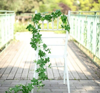 Bring the outside in with our artificial clover greenery garland. The green wedding garland is the perfect addition to your wedding when creating a naturally beautiful setting.