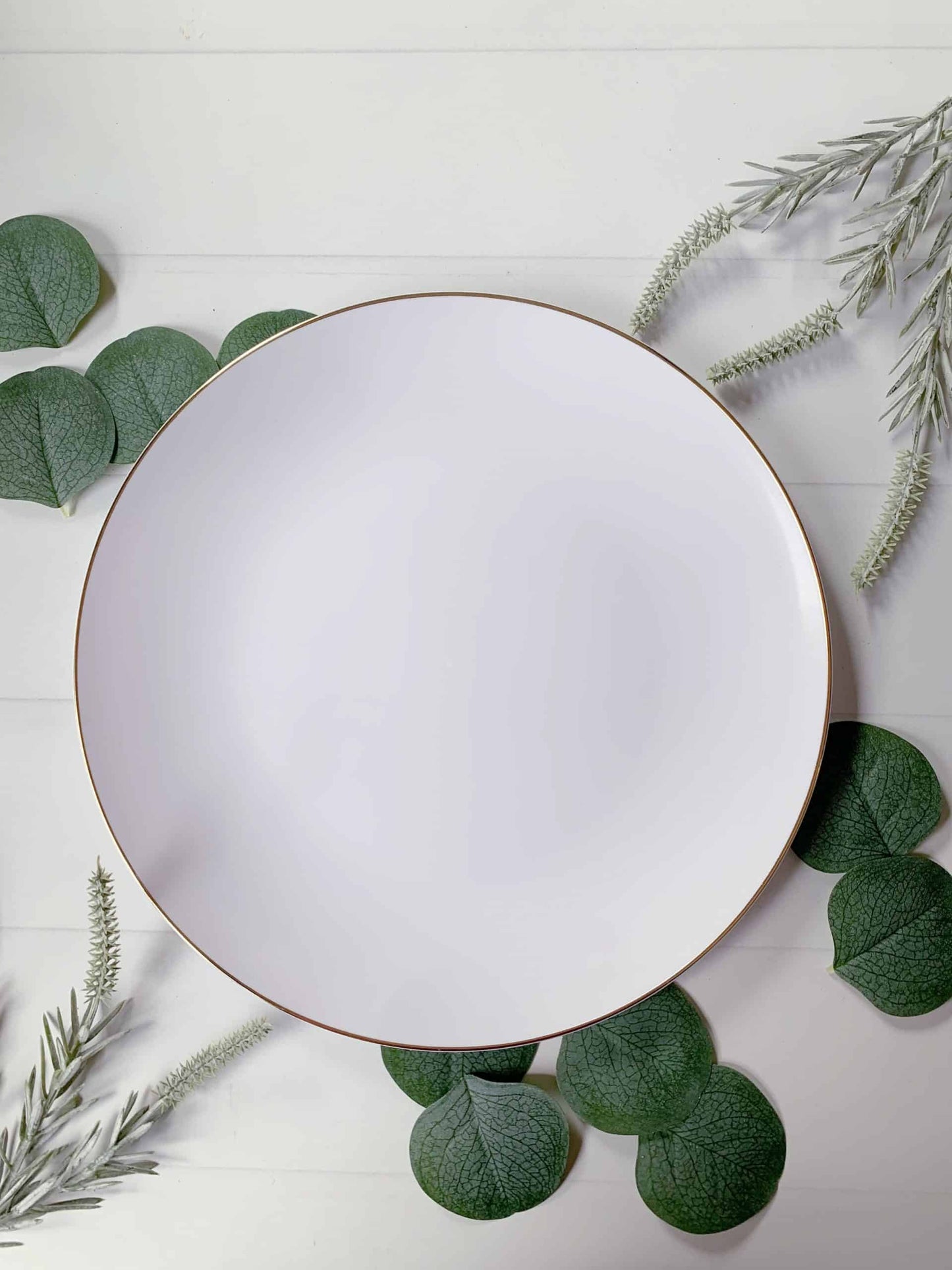 Palest Lavender with Gold Dinner Plates - Plastic