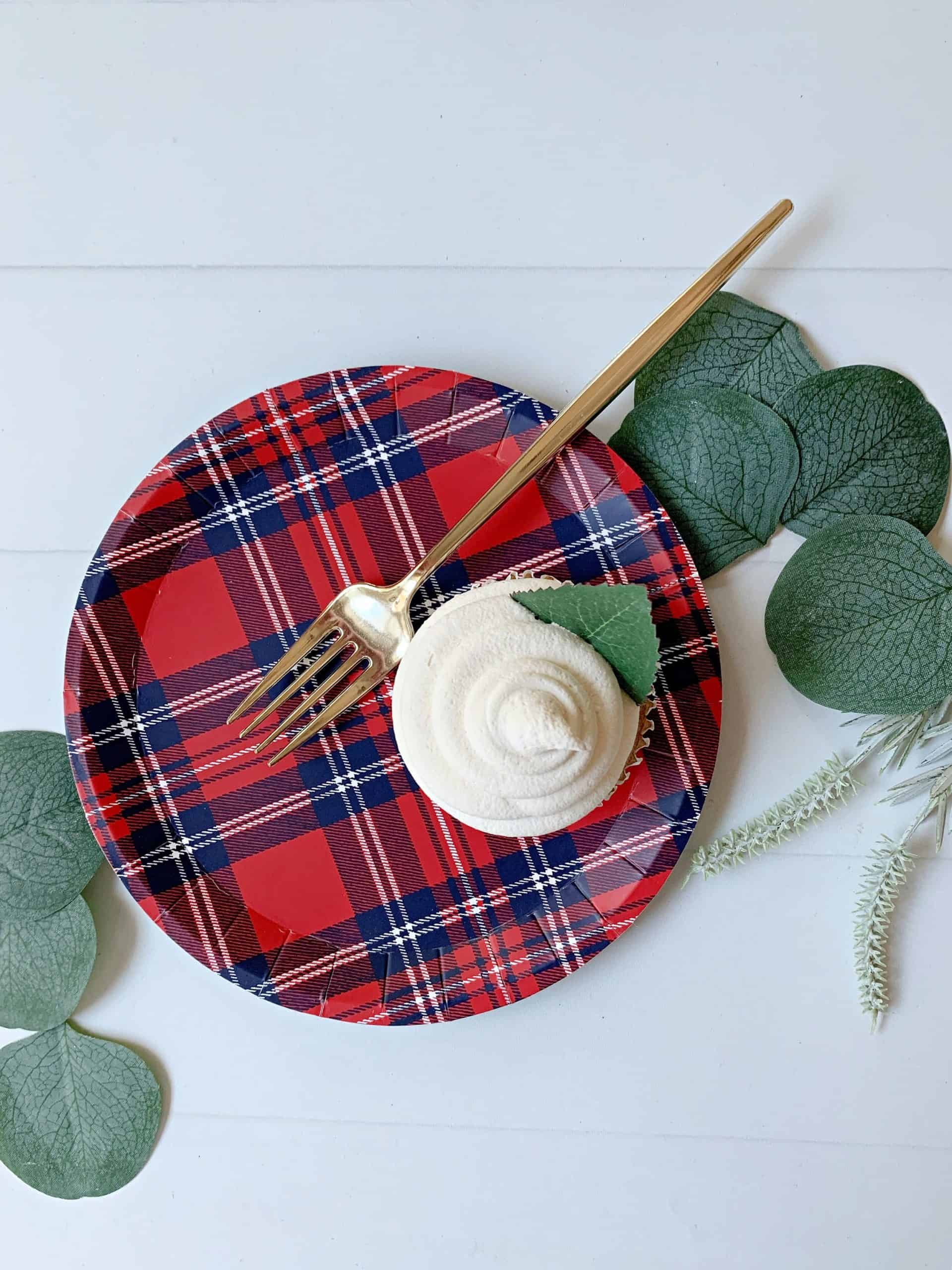 Add a touch of sophistication to your next celebration with our Tartan Plaid Dessert Plates. Perfect for a Cozy Cabins and Cocktails Bachelorette or a winter-themed event. #TartanPlaid #WinterWonderland #Bachelorette