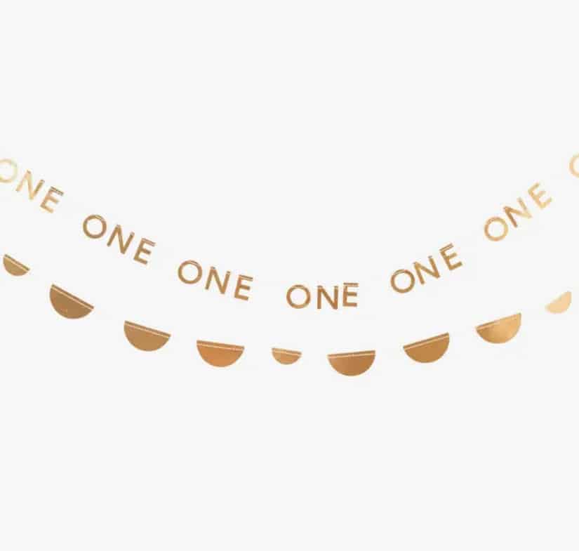 Elegant 'One' party banner set with gold foil letters and half-circle design. Perfect for first birthdays, anniversaries and more. #OneBanner #GoldFoil #PartyDecorations
