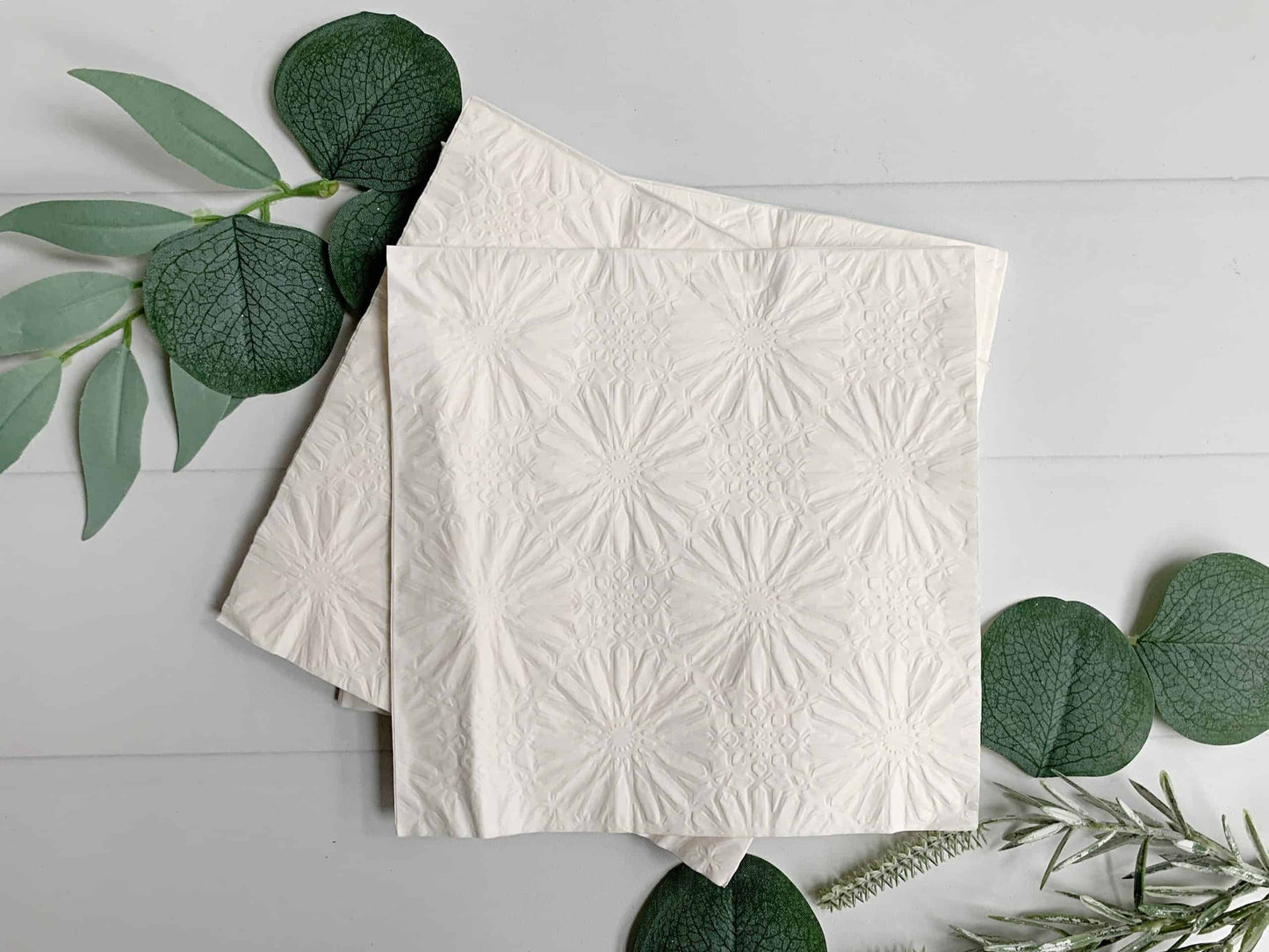 Daisy Embossed Luncheon Napkins