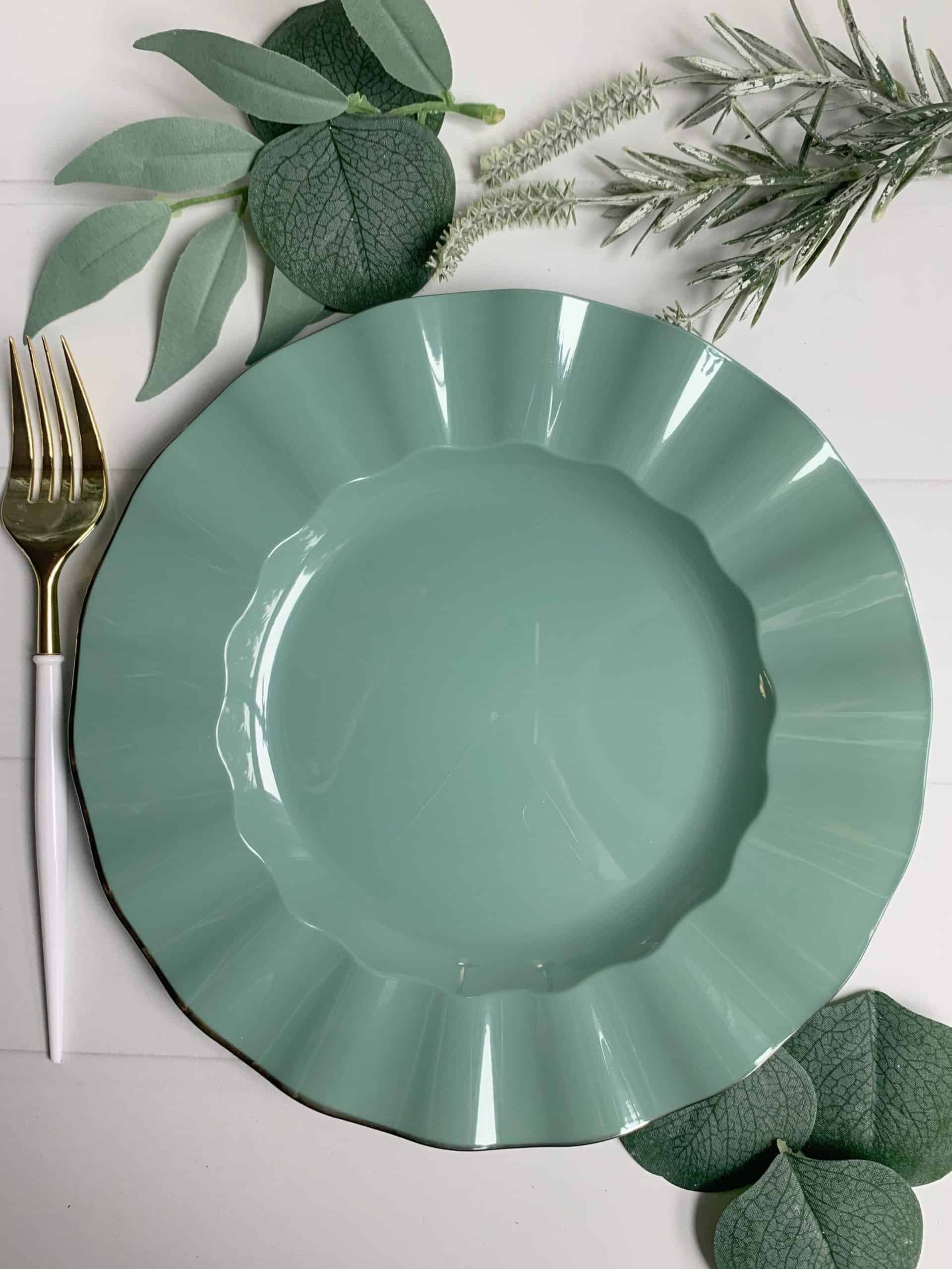 Elevate your special event with our stunning Sage Plastic Dinner Plates, perfect for Sage Baby Showers and wedding receptions! These high-quality plates are crafted from durable plastic and foil, making them both sturdy and elegant.