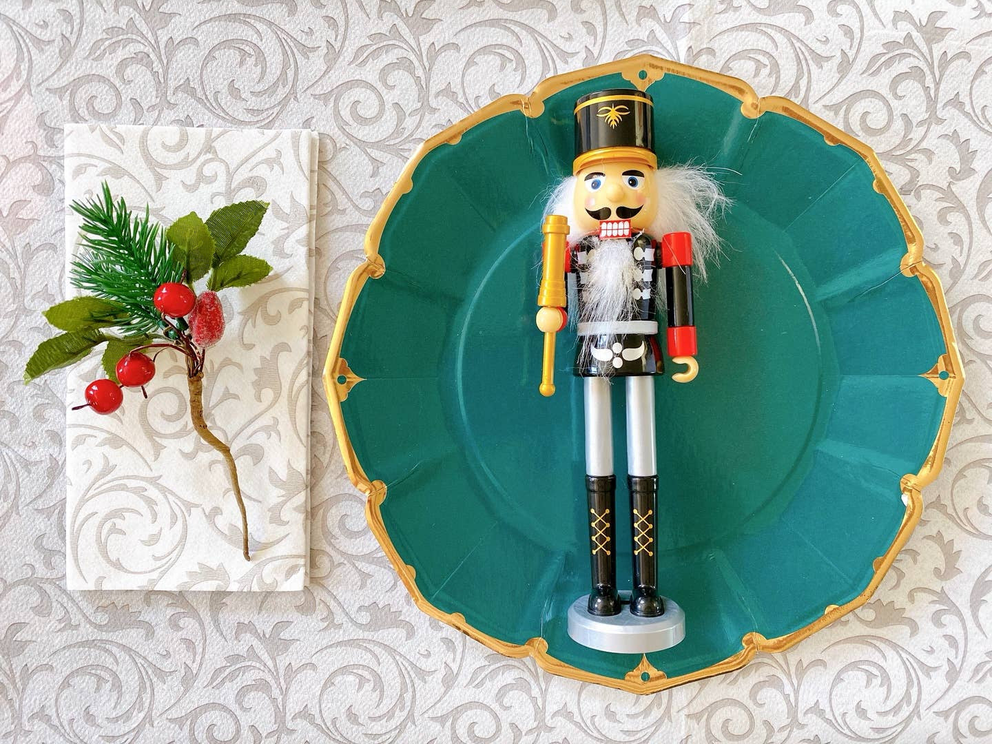 Teal Scalloped Dinner Plates