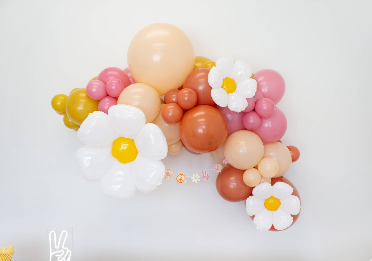 Baby in Bloom - Groovy Daisy Balloons