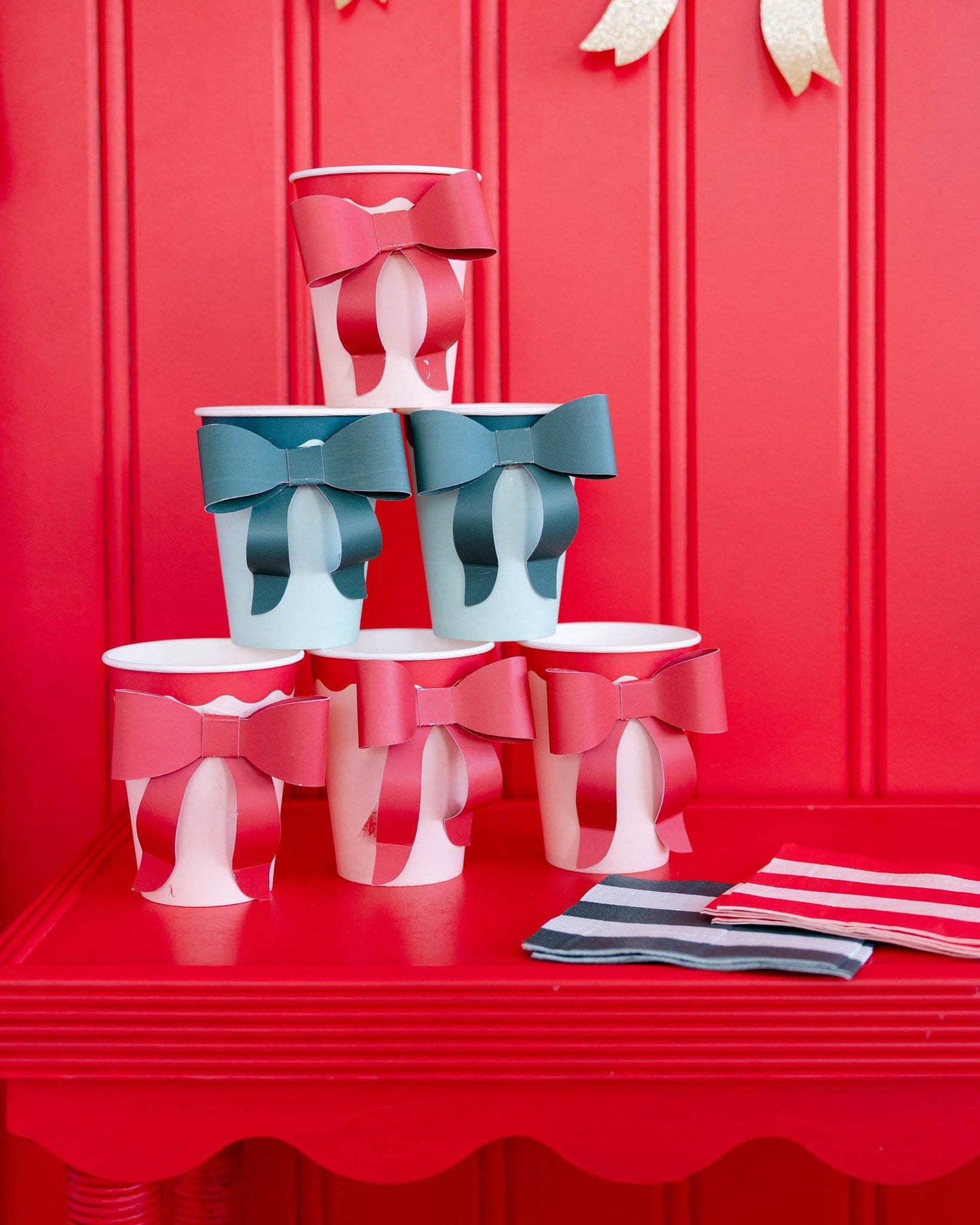 Emerald Green Bow on Mint Christmas Party Cups