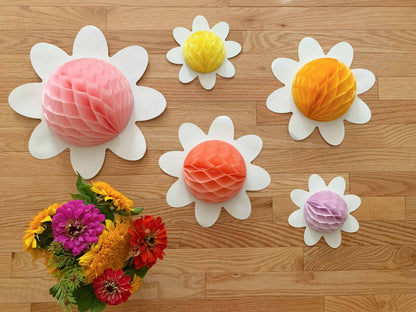 Honeycomb Daisies Wall Decor