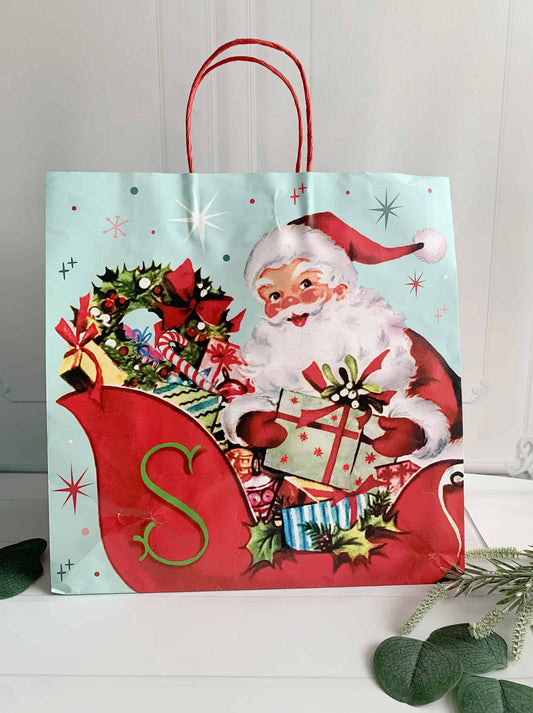 Add a touch of nostalgia to your holiday gifting with our Vintage Santa Gift Bags! Featuring a vibrant 1950s vibe, these charming bags bring classic holiday cheer to your gift-giving. Each set includes three large gift bags