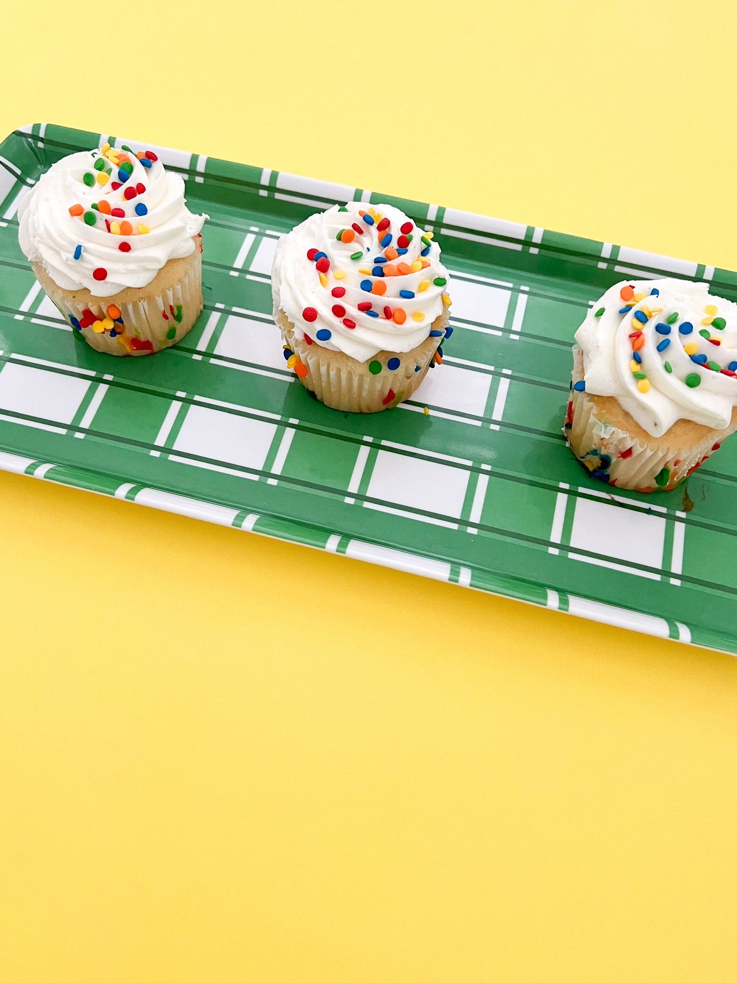 Green Plaid Gingham Melamine Party Tray – 15.25" Reusable Serving Tray for Appetizers