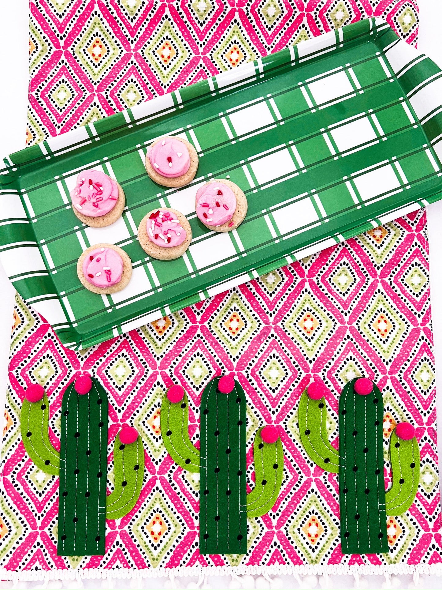 Green Plaid Gingham Melamine Party Tray – 15.25" Reusable Serving Tray for Appetizers