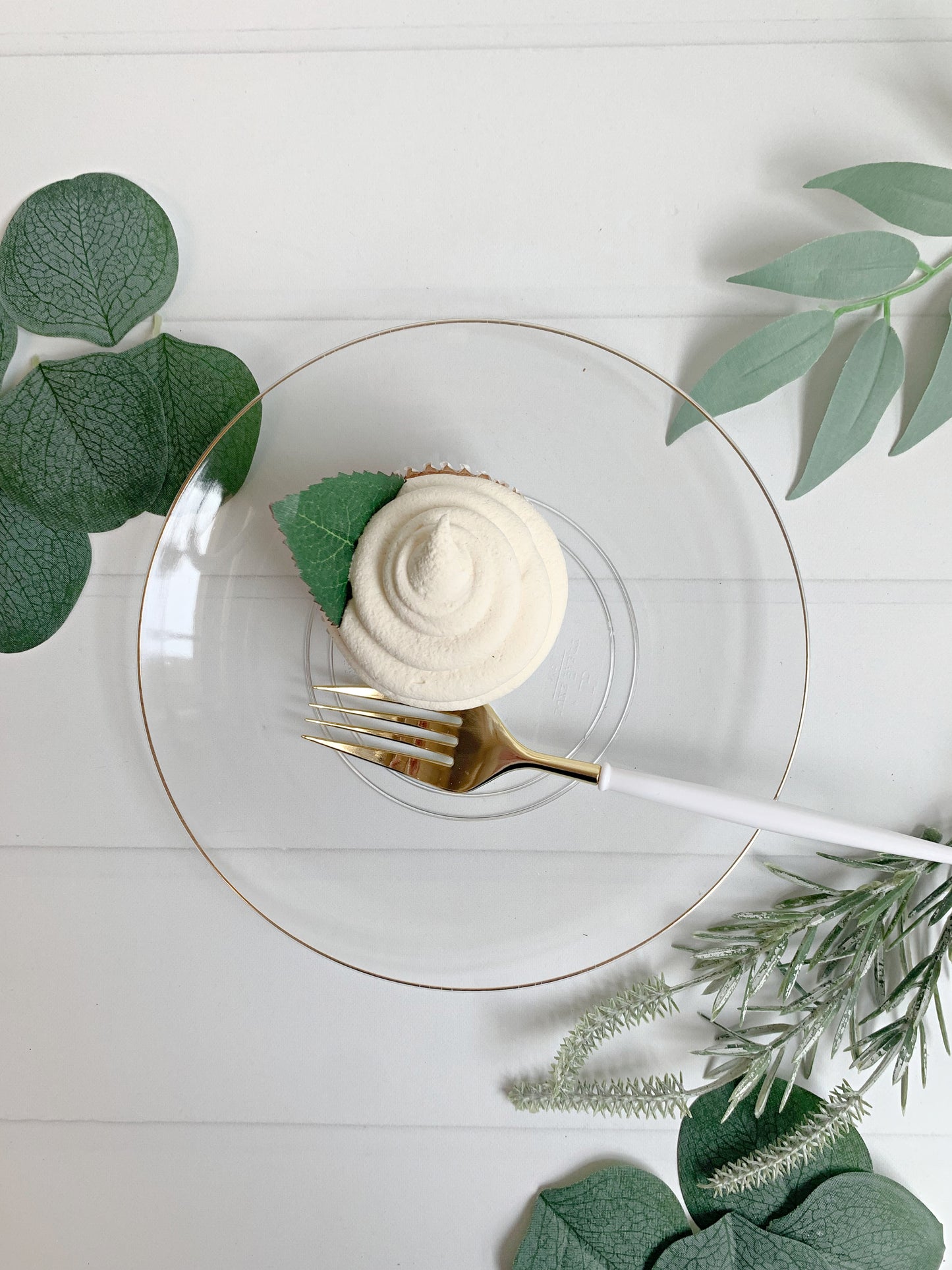 Clear Plastic Plates with Gold Rim 10.25" - Premium Dinner Plates 10 Pack