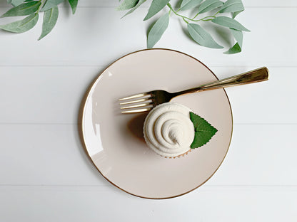 Linen Beige & Gold Plastic Plates Set 40 Pack - 20 Dinner & 20 Salad Plates for Weddings