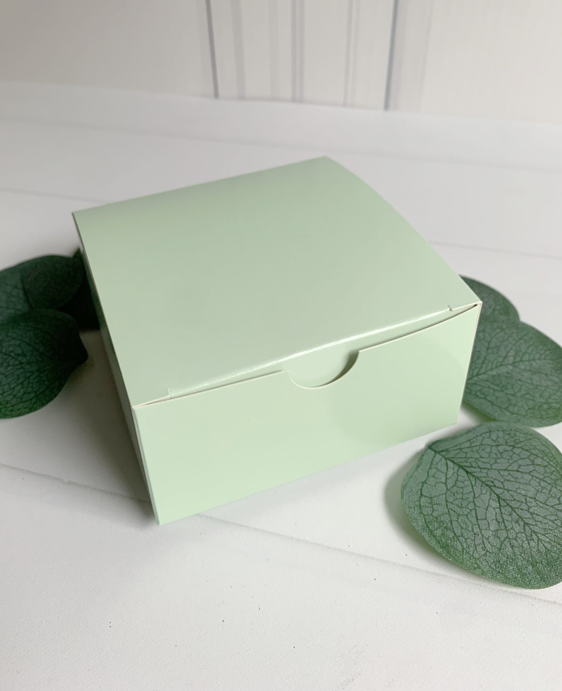Beautiful mint/soft sage cake, donut or favor boxes. Give away a piece of your delightful party cake in these glossy-finished cake or donut boxes. Our high-quality boxes are crafted from upscale embossed cardboard. The impeccable sheen and seamless luster of these gorgeous cake boxes will leave your guests truly impressed.