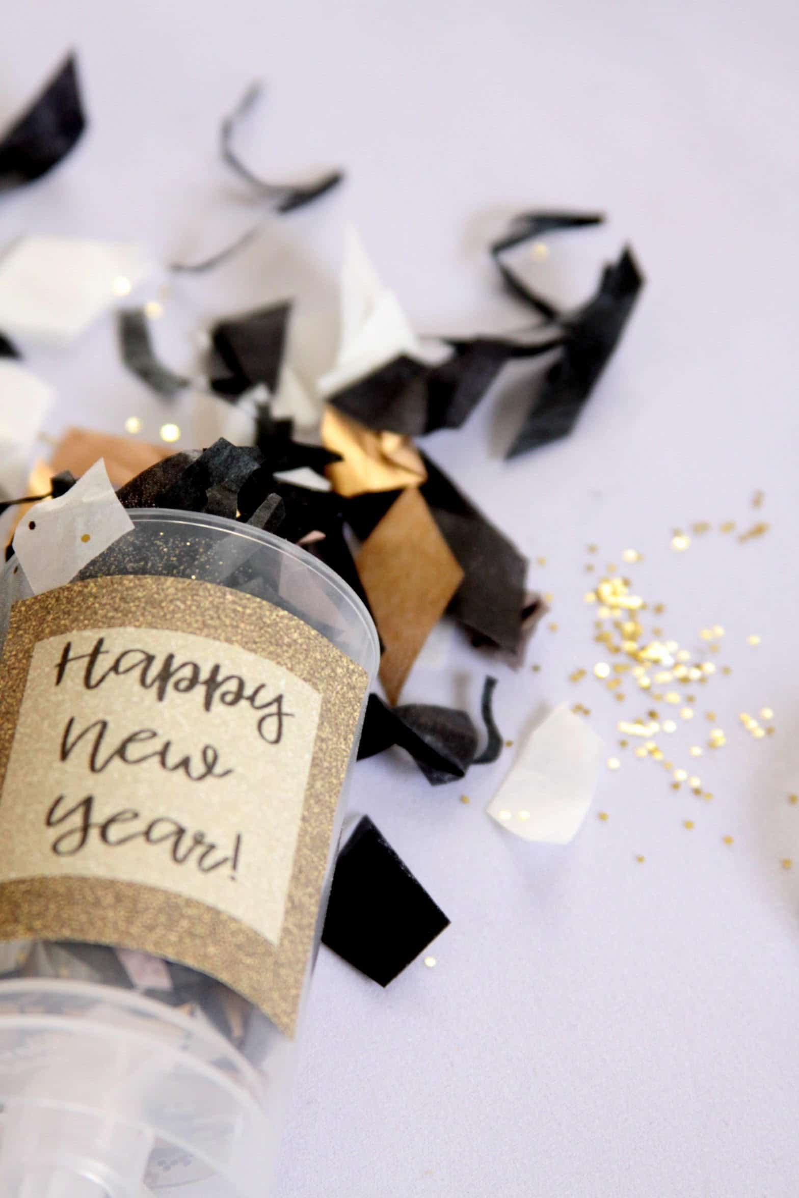 New Year's Eve Wedding Confetti Poppers - Wedding Send Off Idea in gold and black