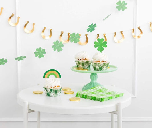 st patrick's day garlands horseshoes and shamrocks