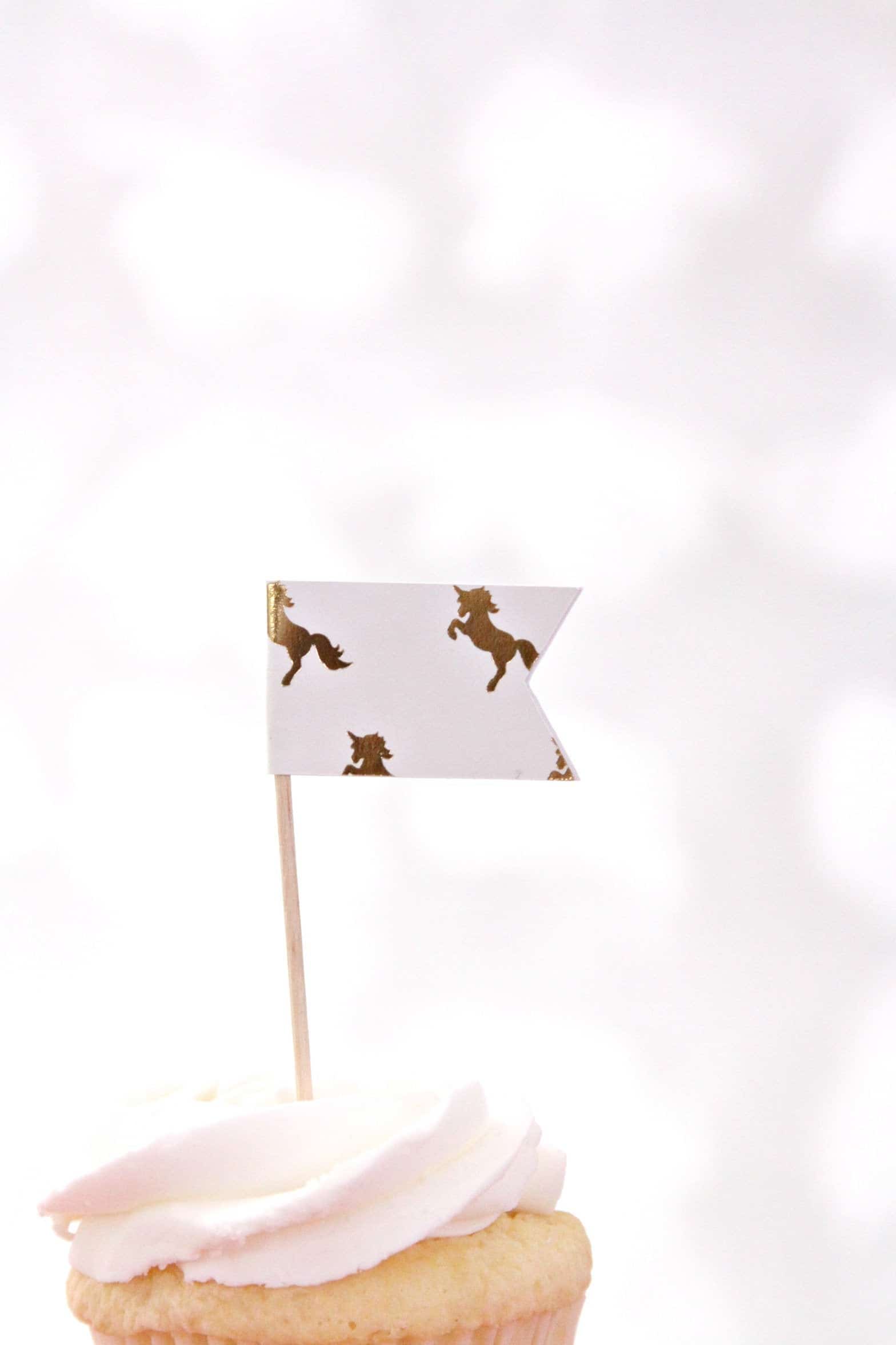 Unicorn party toppers - white backdrop with gold foil unicorns